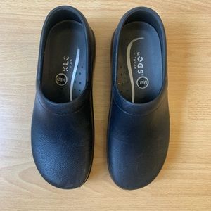 black Klogs: women’s 8
